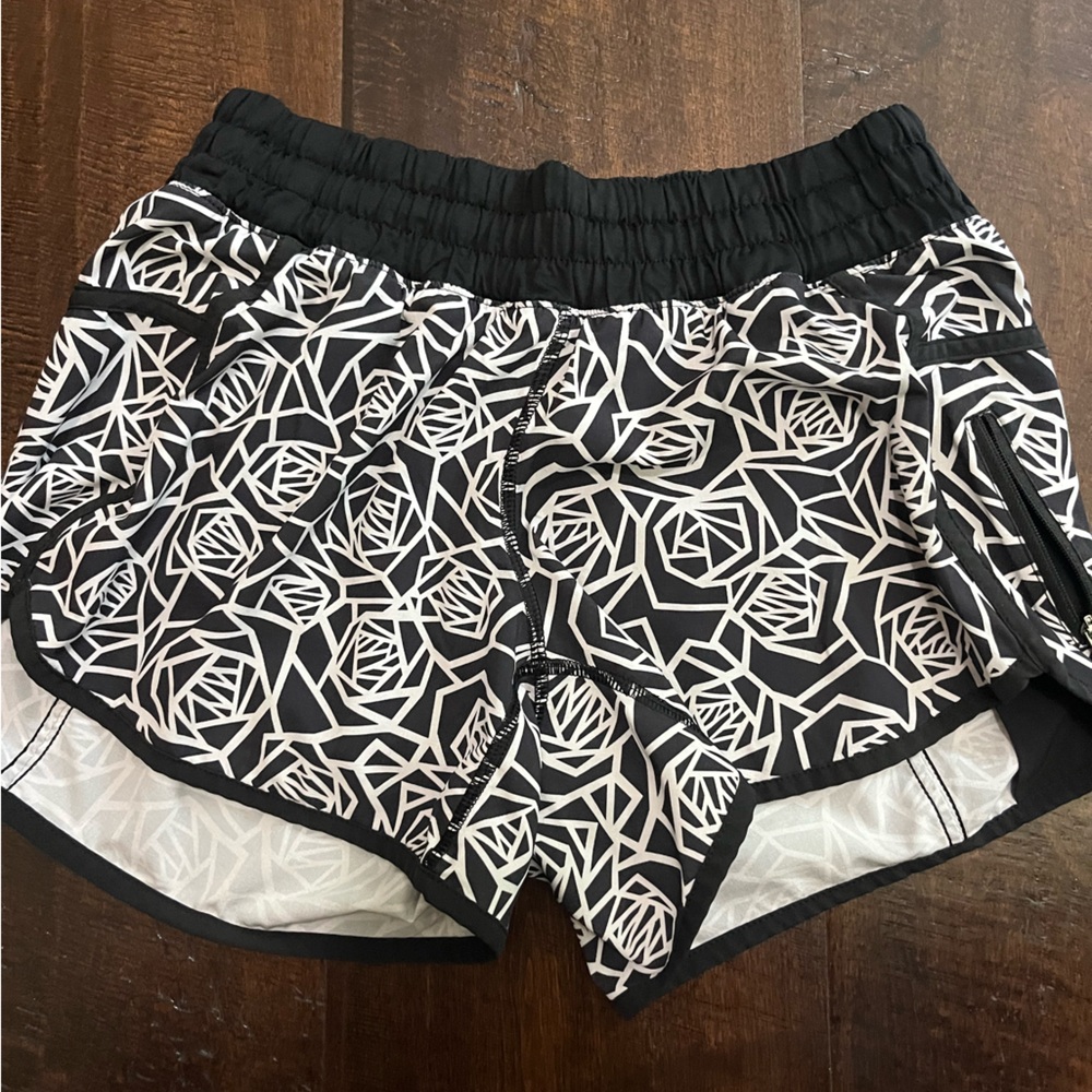 Lululemon running shorts size 6
